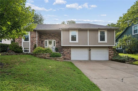 Photo of 7833 N Michigan Avenue, Kansas City, MO 64118 (MLS # 2636177)
