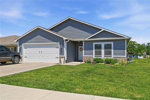 Photo of 800 16th Street, Valley Falls, KS 66088 (MLS # 2620877)