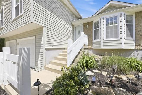 Photo of 1407 W Prairie Terrace, Olathe, KS 66061 (MLS # 2618427)