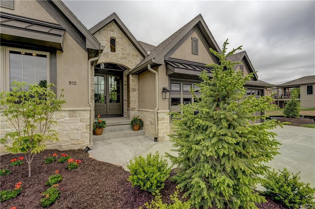 Photo of 912 Savannah Lane, Greenwood, MO 64034 (MLS # 2617295)