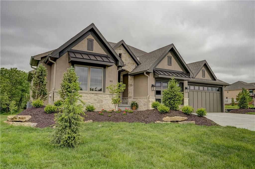 Photo of 912 Savannah Lane, Greenwood, MO 64034 (MLS # 2617295)