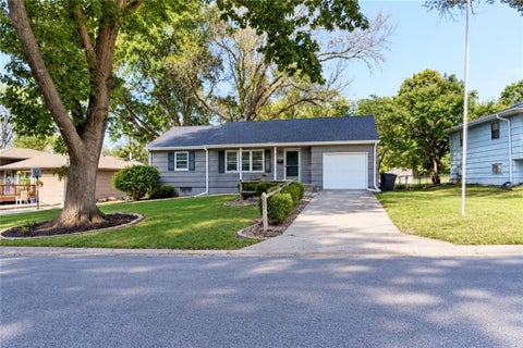 Photo of 302 NE Howard Street, Lees Summit, MO 64063 (MLS # 2646066)
