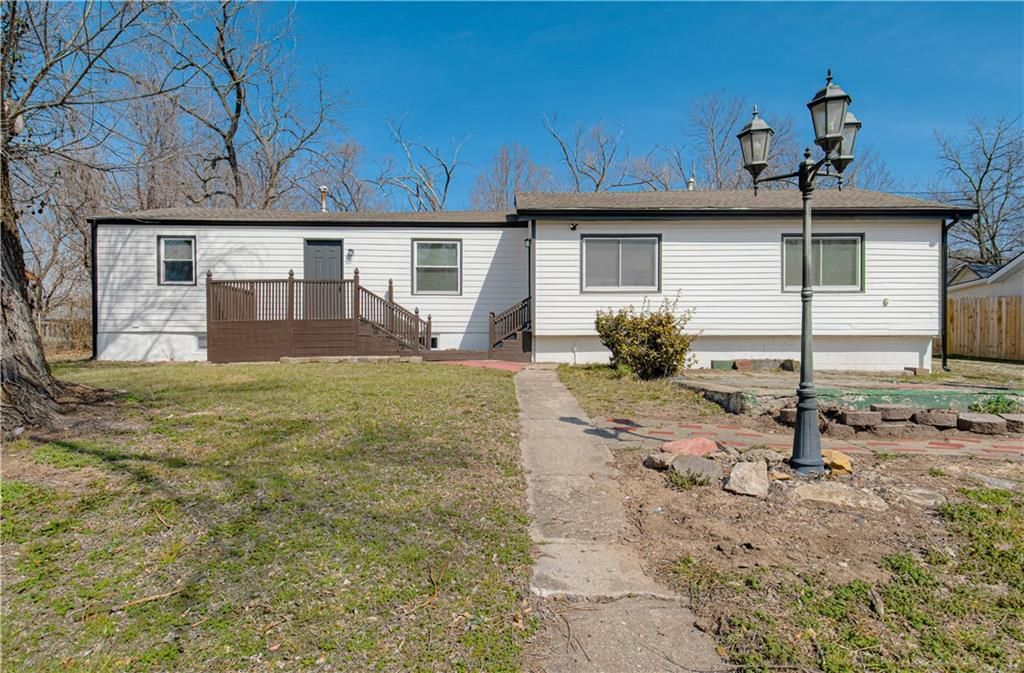 Photo of 231 Springdale Avenue, Bonner Springs, KS 66012 (MLS # 2608501)