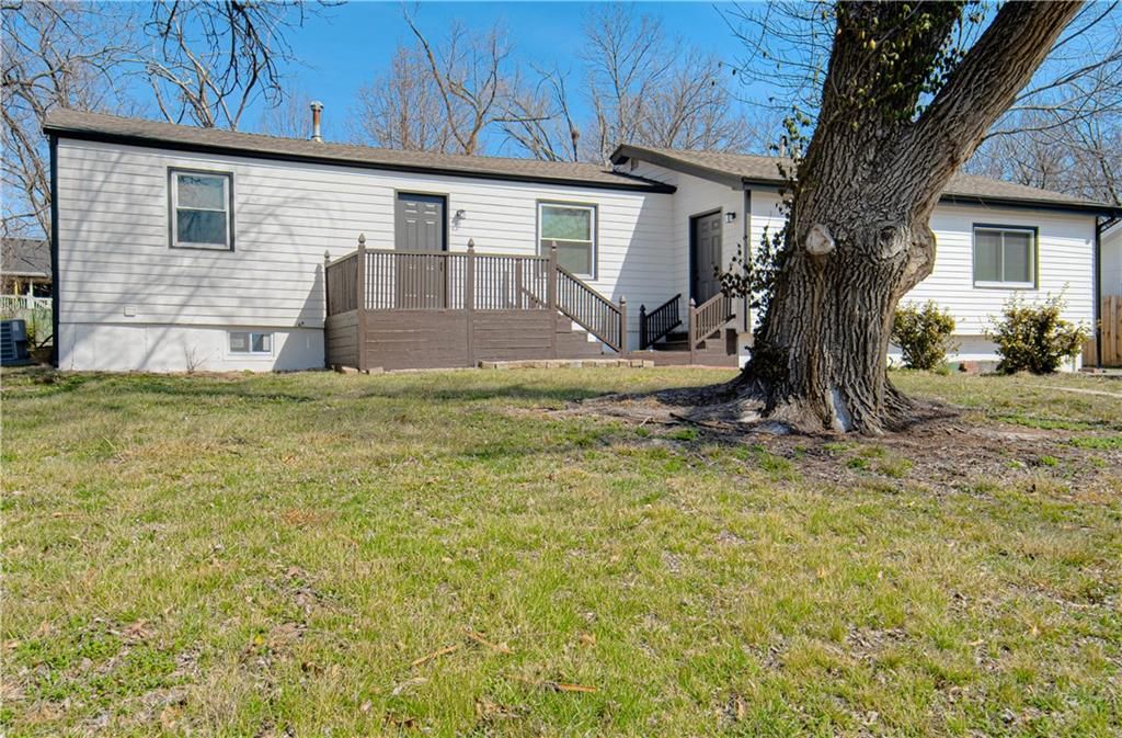 Photo of 231 Springdale Avenue, Bonner Springs, KS 66012 (MLS # 2608501)