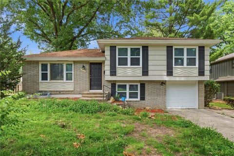Photo of 7910 E 93rd Terrace, Kansas City, MO 64138 (MLS # 2622538)