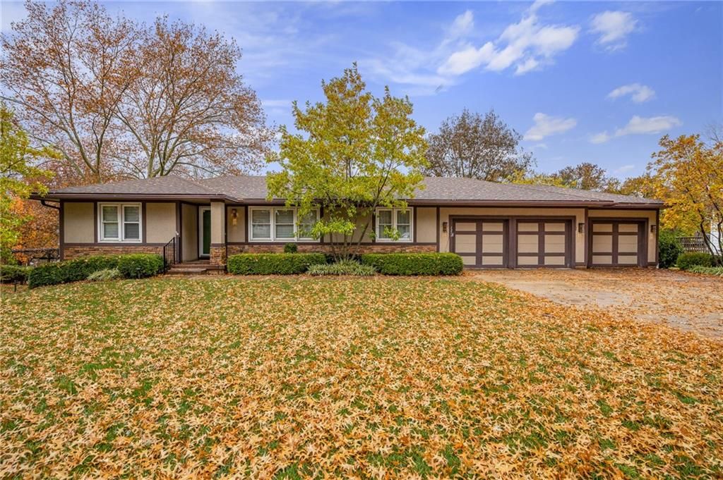 Photo of 1214 Scott Drive, Liberty, MO 64068 (MLS # 2588083)
