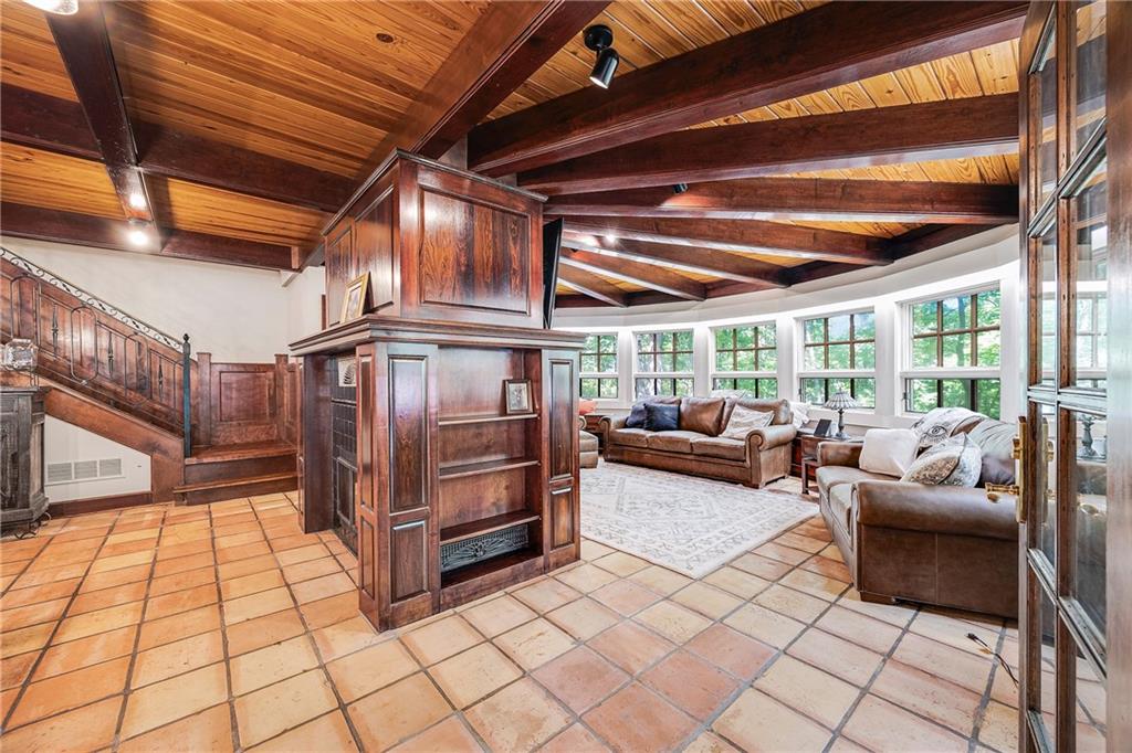928 NW Cedar Creek Lane