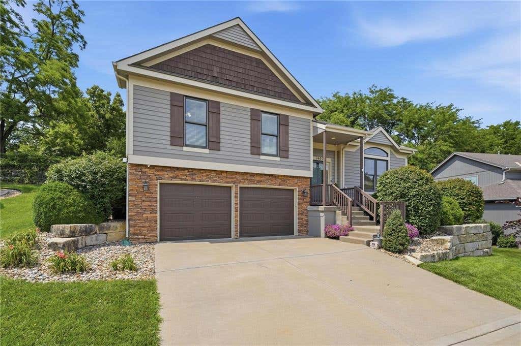 Photo of 14070 NW 64th Terrace, Parkville, MO 64152 (MLS # 2635240)
