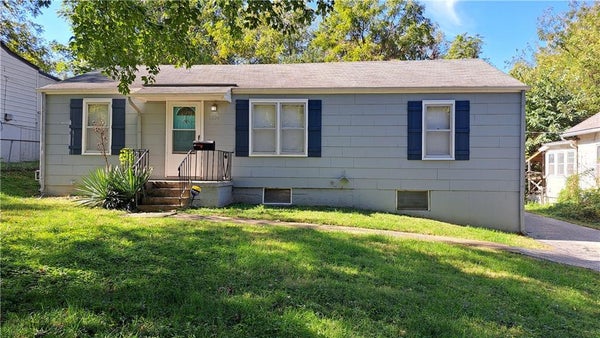 1234 S CLAREMONT AVE, INDEPENDENCE, MO 64052 - Image 18fe63546e21680f88bb2b56c6a7331a/61807150