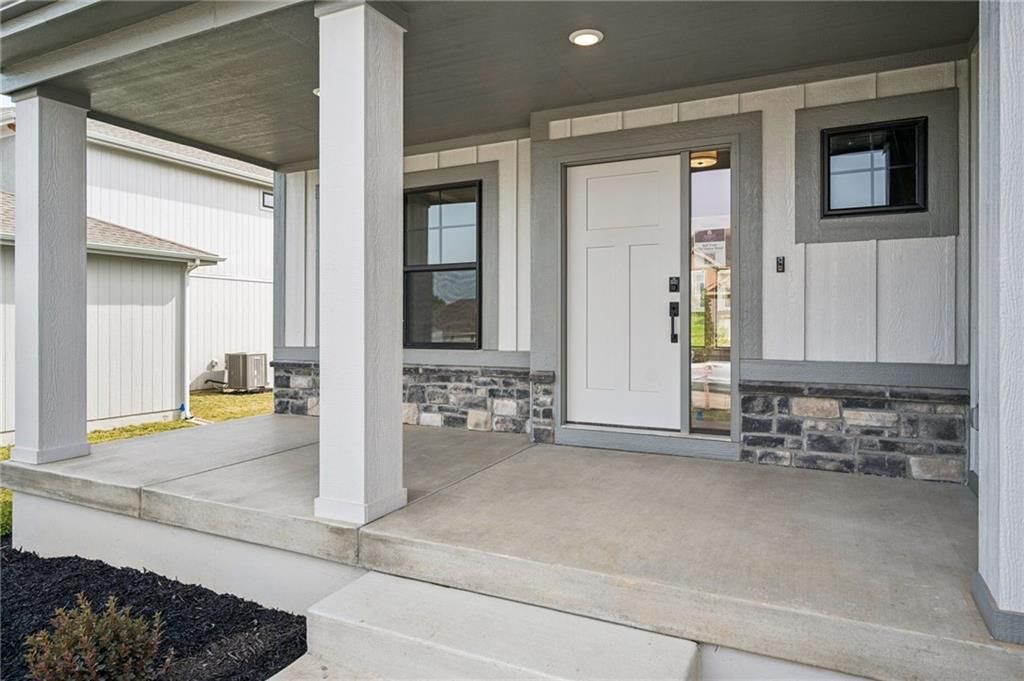Photo of 1985 Longview Drive, Liberty, MO 64068 (MLS # 2562919)