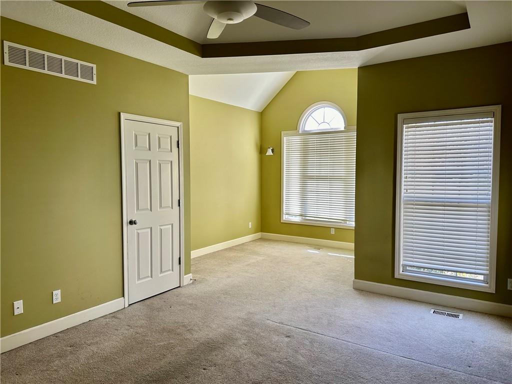 St Joseph, Missouri 64506, United States, 5 Bedrooms Bedrooms, ,3 BathroomsBathrooms,Residential,Pending,28218