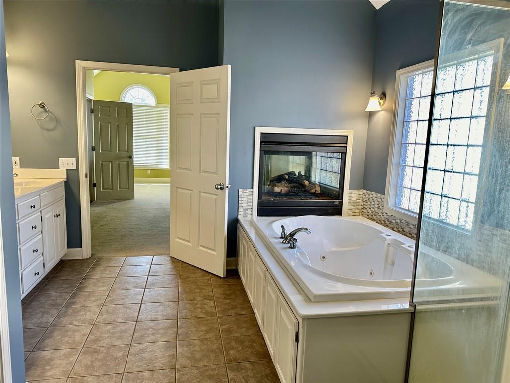 St Joseph, Missouri 64506, United States, 5 Bedrooms Bedrooms, ,3 BathroomsBathrooms,Residential,Pending,28218