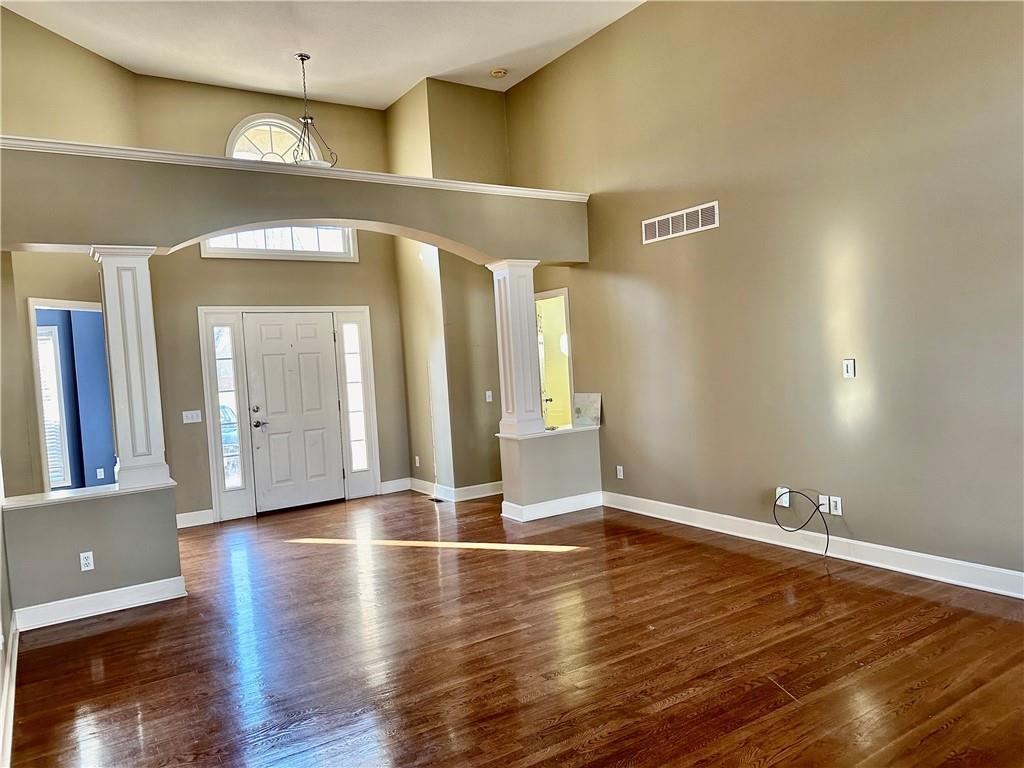 St Joseph, Missouri 64506, United States, 5 Bedrooms Bedrooms, ,3 BathroomsBathrooms,Residential,Pending,28218