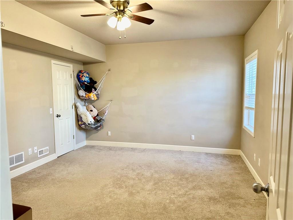 St Joseph, Missouri 64506, United States, 5 Bedrooms Bedrooms, ,3 BathroomsBathrooms,Residential,Pending,28218