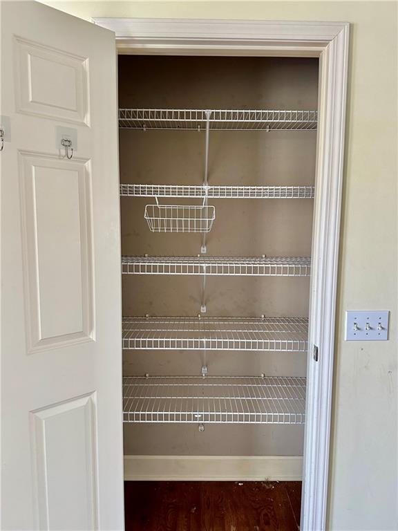 St Joseph, Missouri 64506, United States, 5 Bedrooms Bedrooms, ,3 BathroomsBathrooms,Residential,Pending,28218