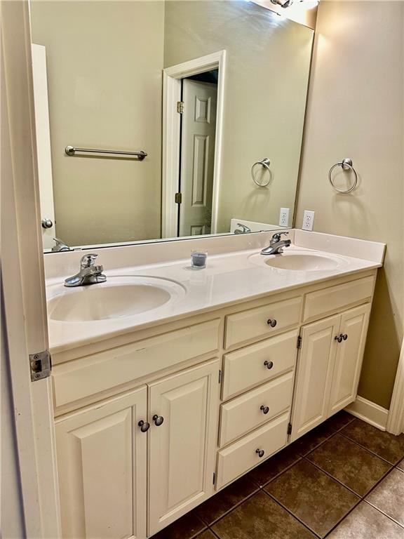 St Joseph, Missouri 64506, United States, 5 Bedrooms Bedrooms, ,3 BathroomsBathrooms,Residential,Pending,28218