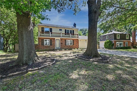 Photo of 8901 W 98th Terrace, Overland Park, KS 66212 (MLS # 2640055)