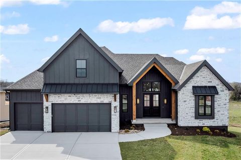 1812 NE Lashbrook Circle Lee's Summit MO 64086