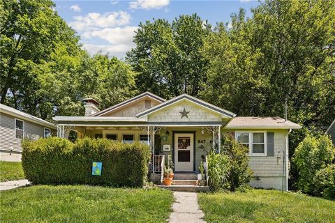 Photo of 947 S WASHINGTON Street, Independence, MO 64050 (MLS # 2620928)