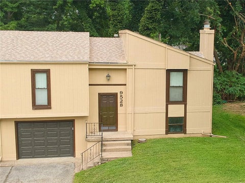 Photo of 9528 Manning Avenue, Kansas City, MO 64134 (MLS # 2639351)