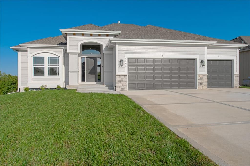 Photo of 1027 Fir Lane, Liberty, MO 64068 (MLS # 2576792)