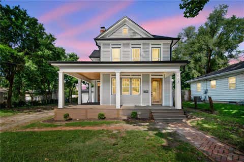 Photo of 611 Main Street, Clinton, MO 64735 (MLS # 2629551)