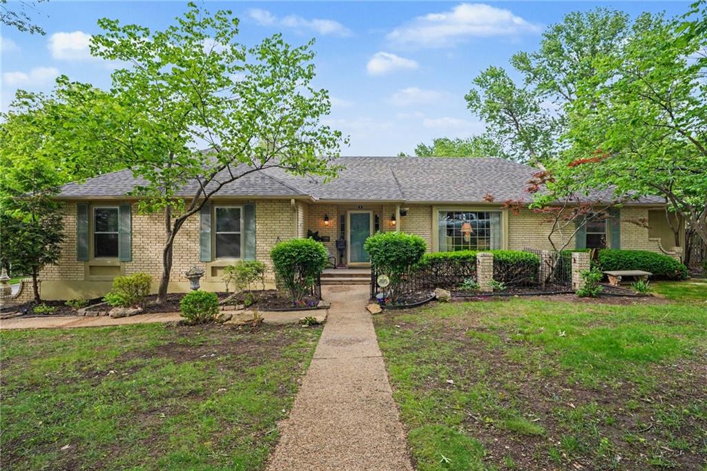 2 W Bridlespur Terrace