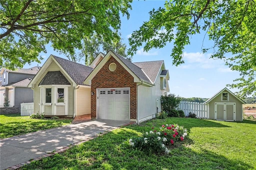 Photo of 105 Sixth Street, Smithville, MO 64089 (MLS # 2619634)