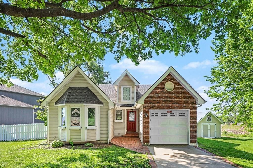Photo of 105 Sixth Street, Smithville, MO 64089 (MLS # 2619634)