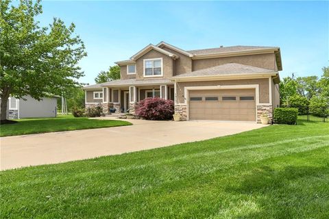 Photo of 1917 SW Sage Canyon Road, Lees Summit, MO 64082 (MLS # 2615129)