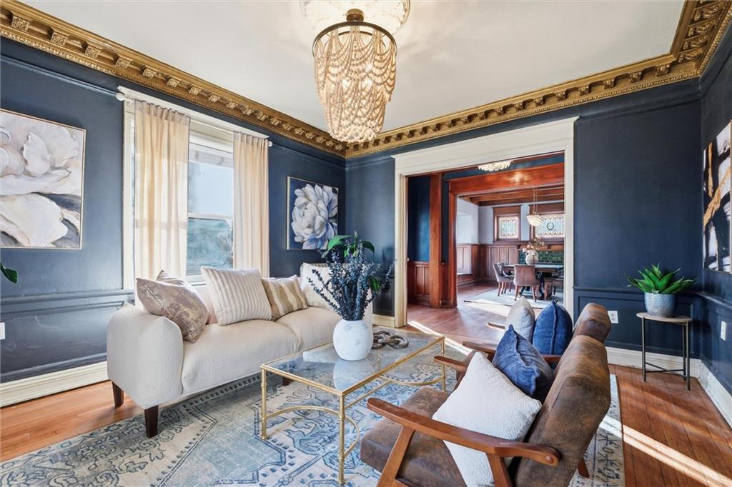 444 Gladstone Boulevard