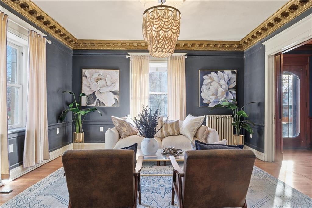 444 Gladstone Boulevard