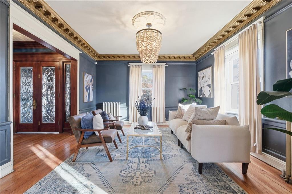 444 Gladstone Boulevard