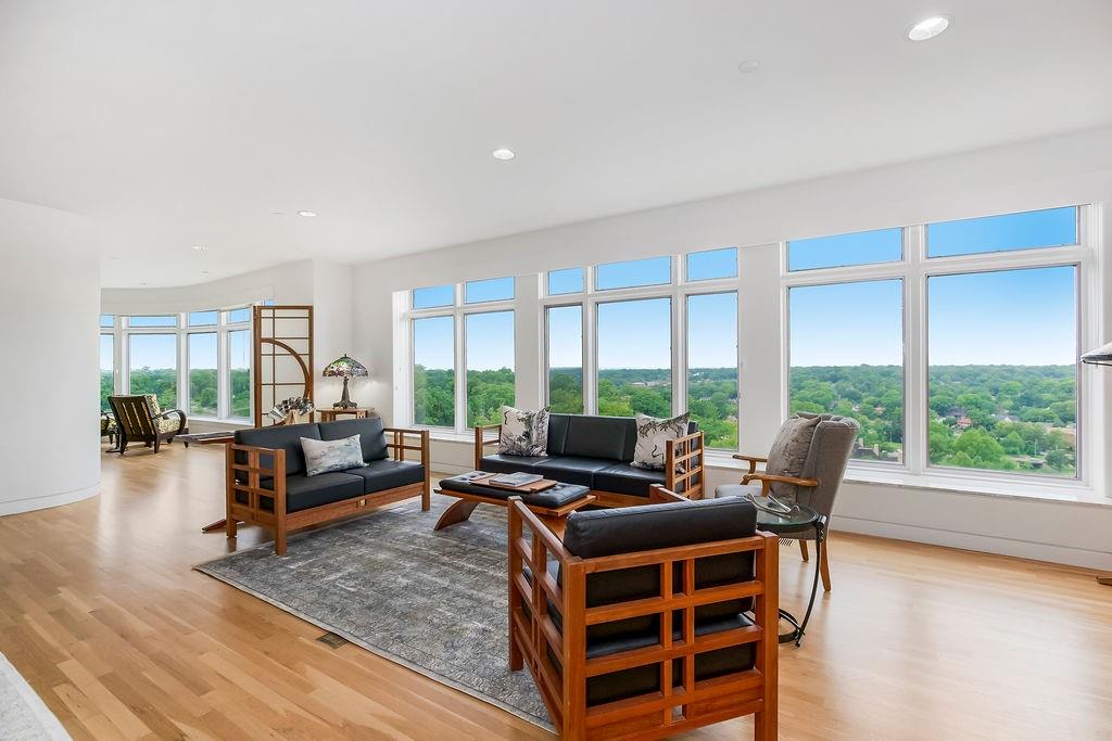 400 W 49th Terrace 2112