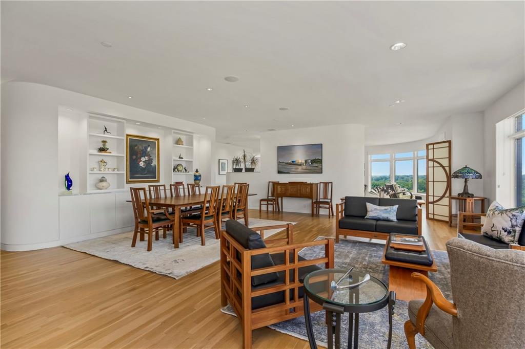 400 W 49th Terrace 2112