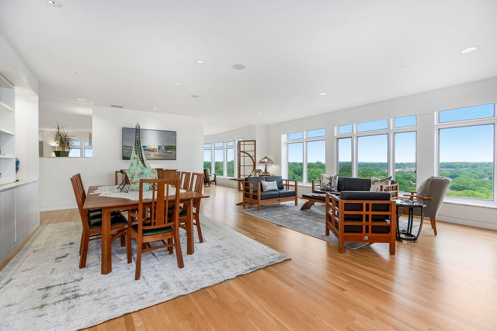 400 W 49th Terrace 2112