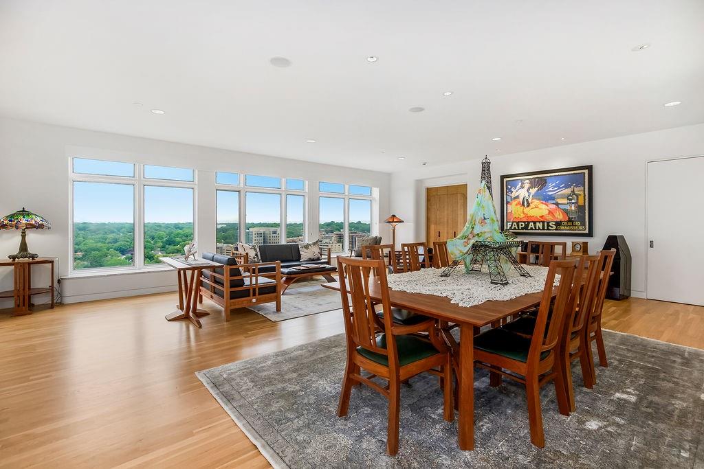 400 W 49th Terrace 2112