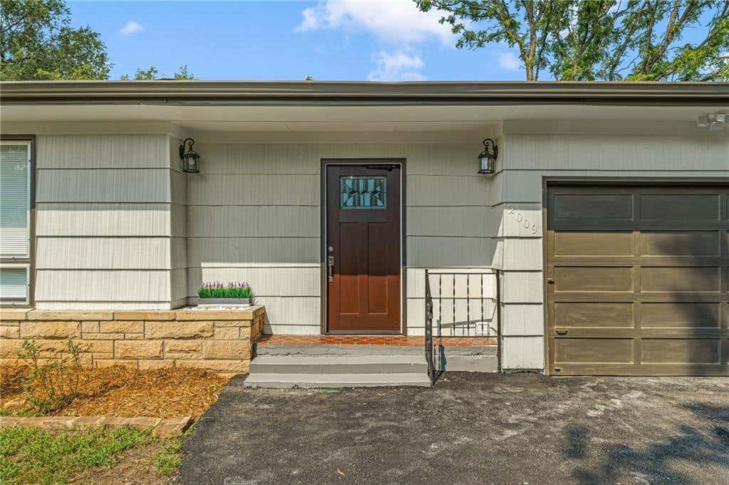 Photo of 2009 Learnard Avenue, Lawrence, KS 66046 (MLS # 2635080)