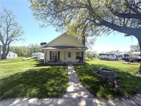 Photo of 340 W Wisconsin Street, Breckenridge, MO 64625 (MLS # 2615413)