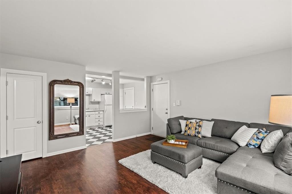 4516 Broadway Avenue 104