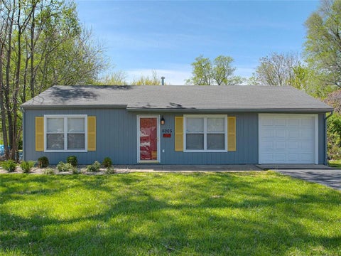 Photo of 6905 E 112th Street, Kansas City, MO 64134 (MLS # 2640896)