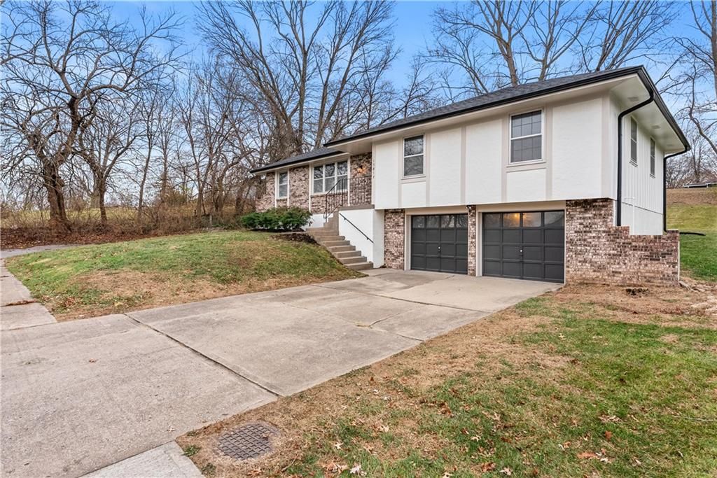 Photo of 17813 E 26th Street, Independence, MO 64057 (MLS # 2592000)