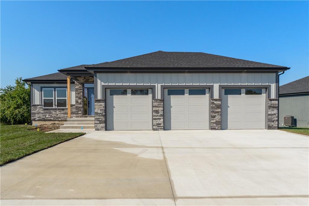 1206 Lady's Lane