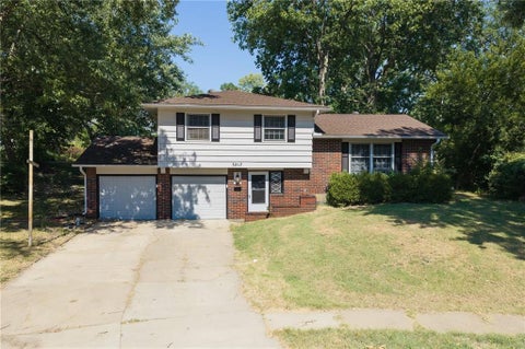 Photo of 3217 Westwood Court, Topeka, KS 66614 (MLS # 2640814)