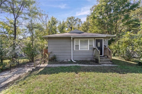 Photo of 4323 Towers Road, Kansas City, MO 64130 (MLS # 2648643)