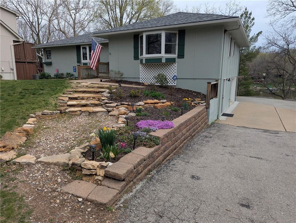 8219 NW Hillside Drive