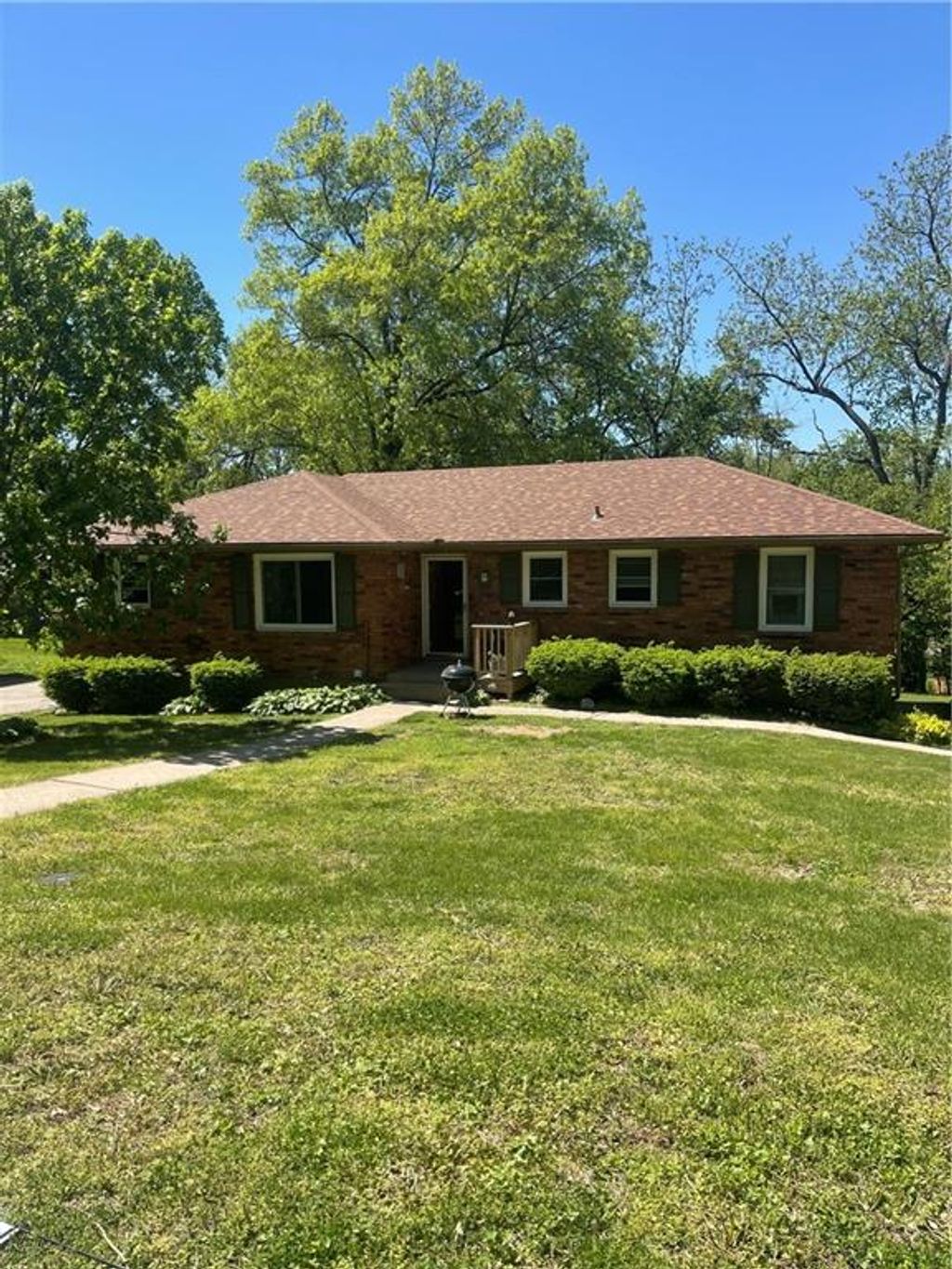 Photo of 1212 Lake Road, Liberty, MO 64068 (MLS # 2616544)