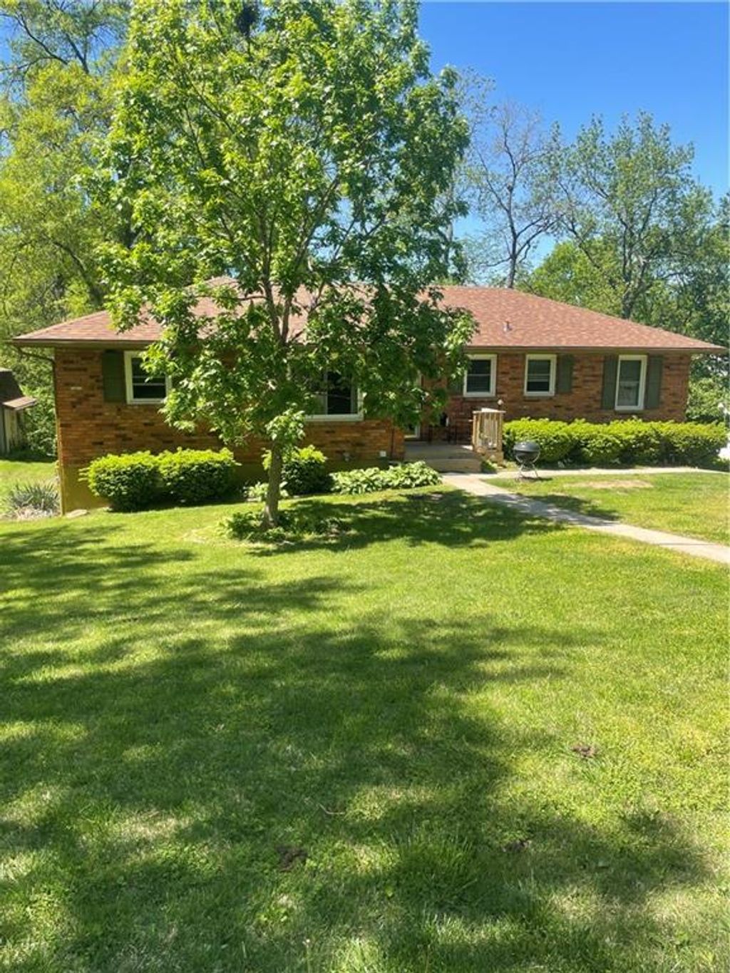 Photo of 1212 Lake Road, Liberty, MO 64068 (MLS # 2616544)