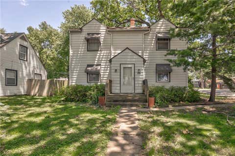 Photo of 8037 Jefferson Street, Kansas City, MO 64114 (MLS # 2626151)