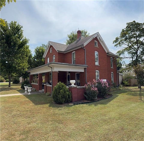 Photo of 401 E Madison Avenue, Iola, KS 66749 (MLS # 2640905)